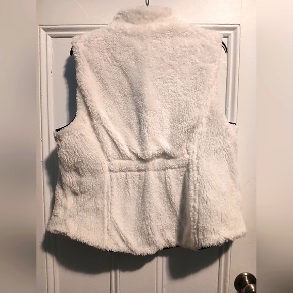 Reversible Quilted Vest - Picture 4 of 6